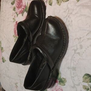 Rounded Toe Leather Clogs 8
